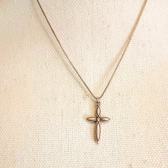 BSD Vintage 925 Cross Necklace 18" Petite Etched Pendant - Picture 3 of 8